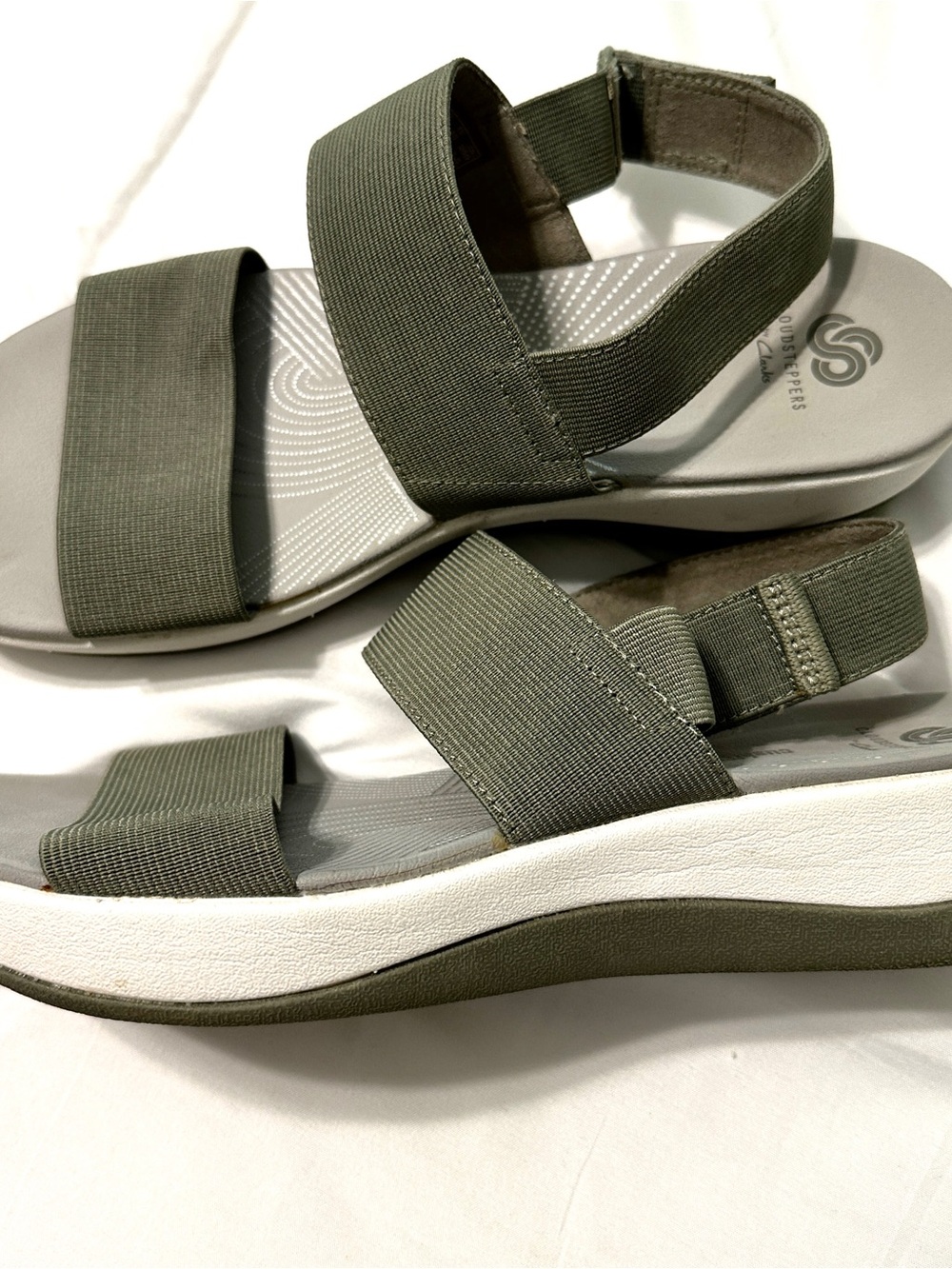 Clarks Olive Cloudsteppers Arla Jacory Strappy Sandals • Sz 9